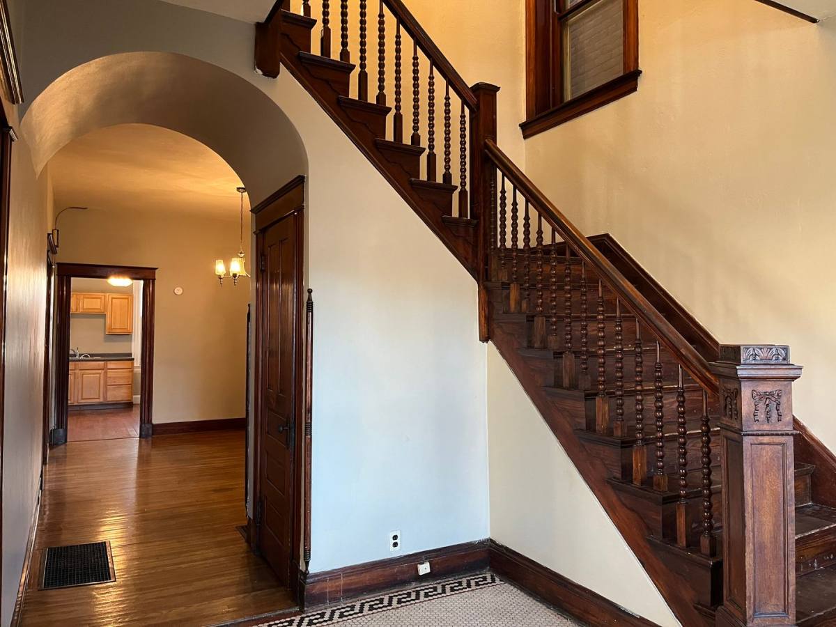 Apartment for rent at 2102 Maryland Ave, Covington, KY 41014