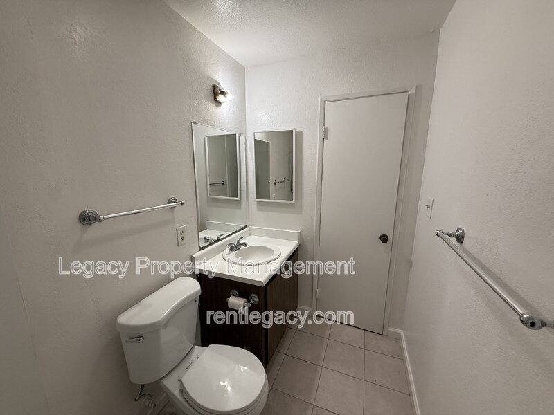 Apartment for rent at 2125 Northwood Circle #D, Concord, CA 94520