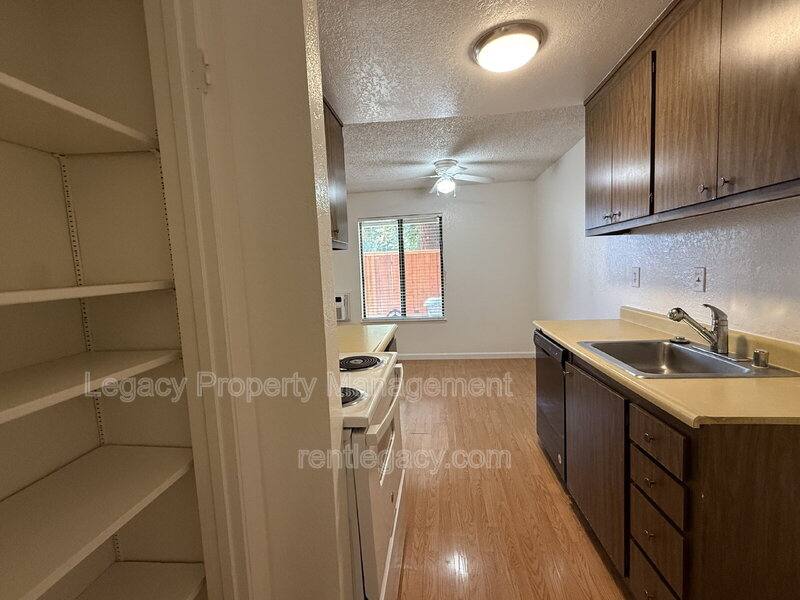 Apartment for rent at 2125 Northwood Circle #D, Concord, CA 94520
