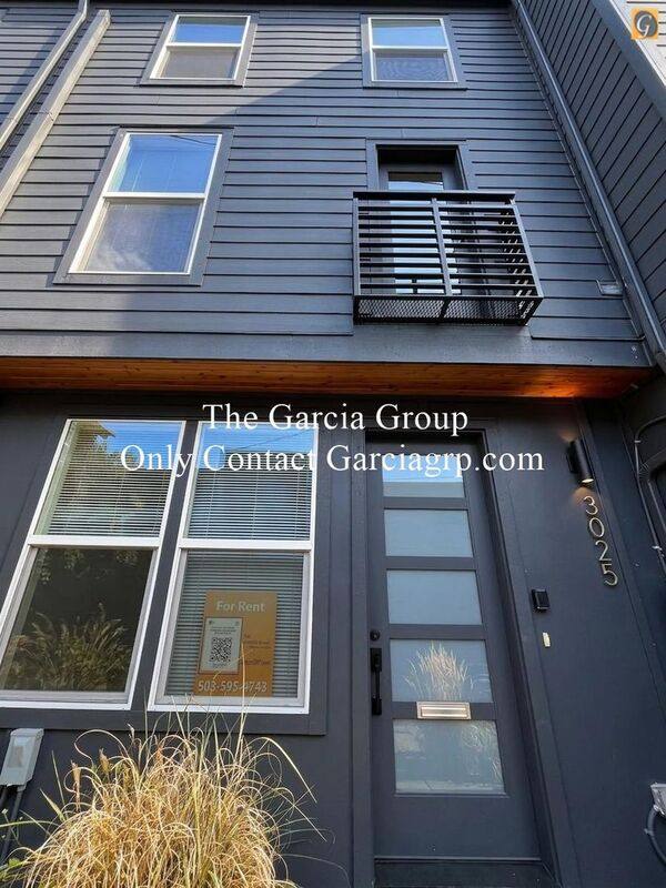 Townhouse for rent at 3025 SE Division St, Portland, OR 97202