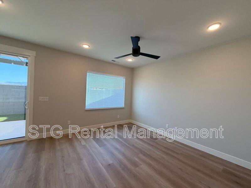 Townhouse for rent at 597 E Hemsworth Lane, Washington, UT 84780
