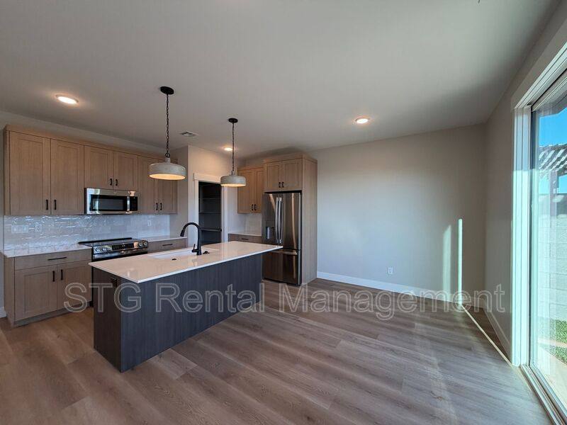 Townhouse for rent at 597 E Hemsworth Lane, Washington, UT 84780