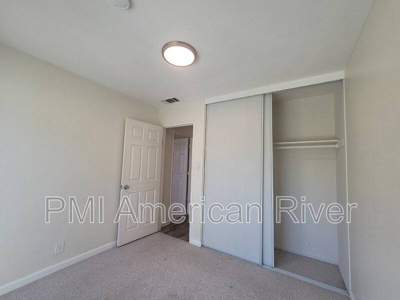 House for rent at 881 Beardsley Dr, West Sacramento, CA 95605
