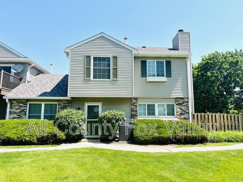 Townhouse for rent at 51 Le Jardin Court, Buffalo Grove, IL 60089