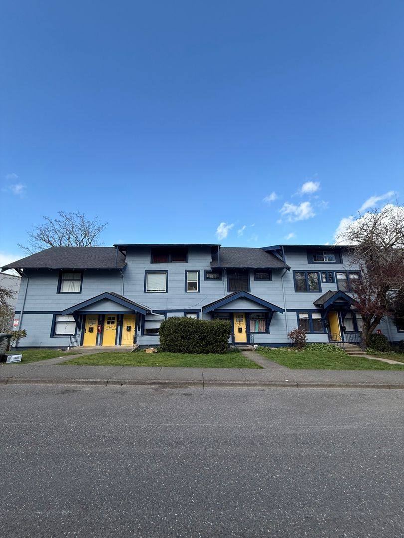 Apartment for rent at 825-837 High St, Bellingham, WA 98225