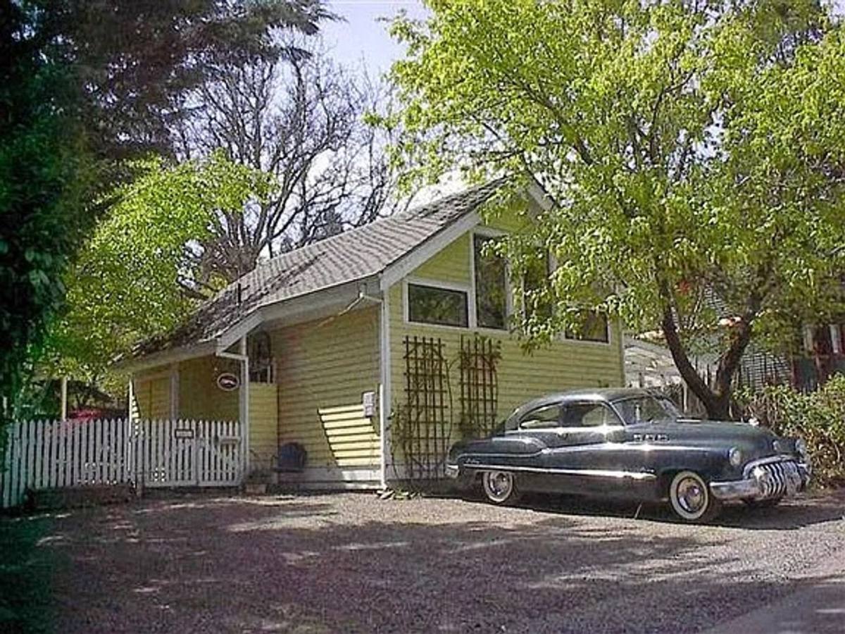 House for rent at 410 S Oregon St Cottage, Jacksonville, OR 97530