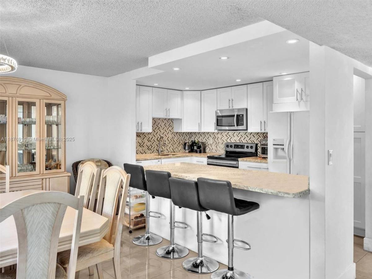 Apartment for rent at 20401 NE 30th Ave 310-8, Miami, FL 33180