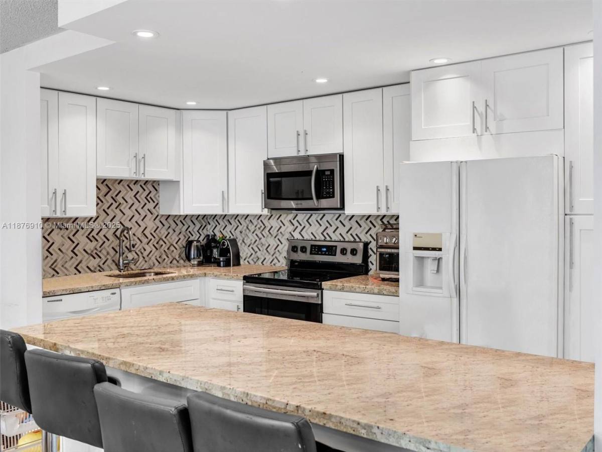 Apartment for rent at 20401 NE 30th Ave 310-8, Miami, FL 33180