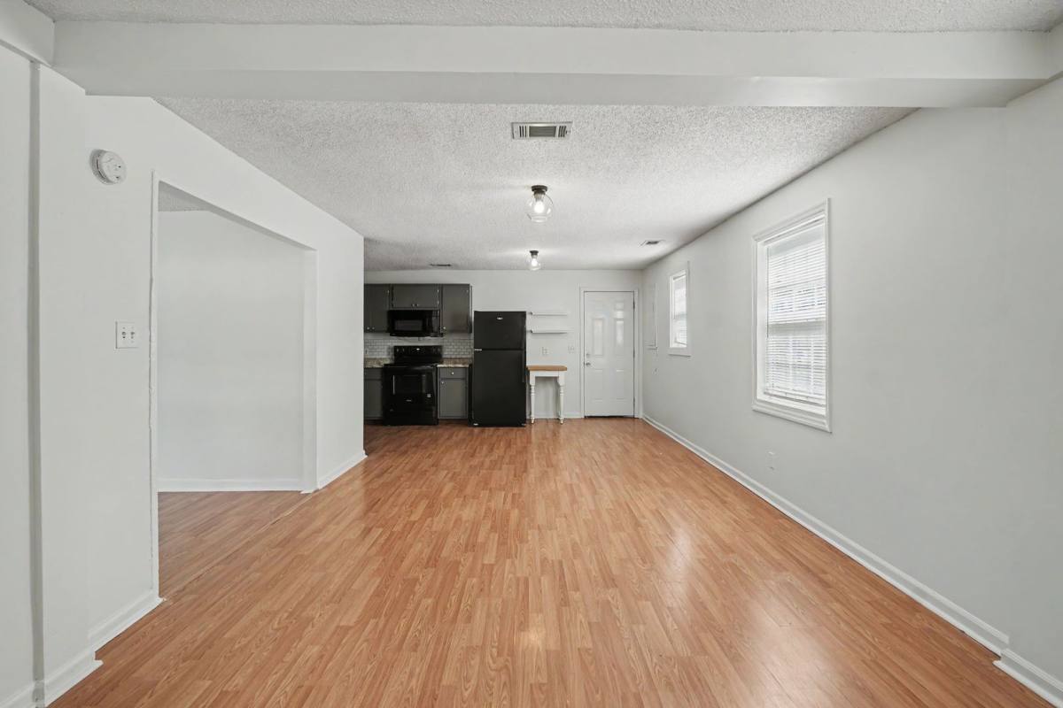 House for rent at 24 N Parkwood Dr, Savannah, GA 31404