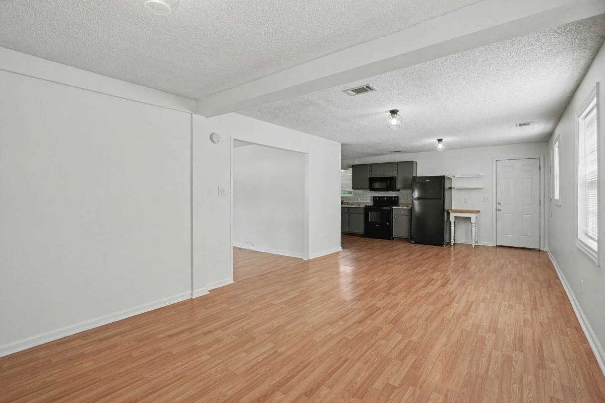 House for rent at 24 N Parkwood Dr, Savannah, GA 31404