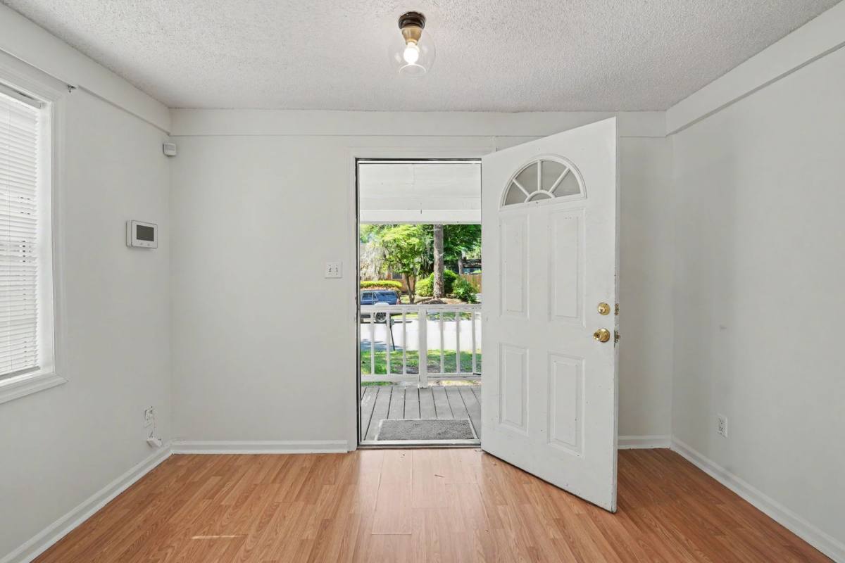 House for rent at 24 N Parkwood Dr, Savannah, GA 31404