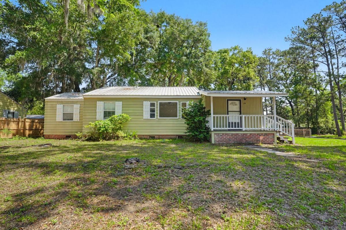 House for rent at 24 N Parkwood Dr, Savannah, GA 31404