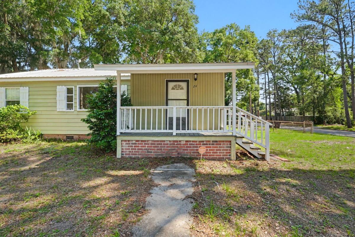 House for rent at 24 N Parkwood Dr, Savannah, GA 31404