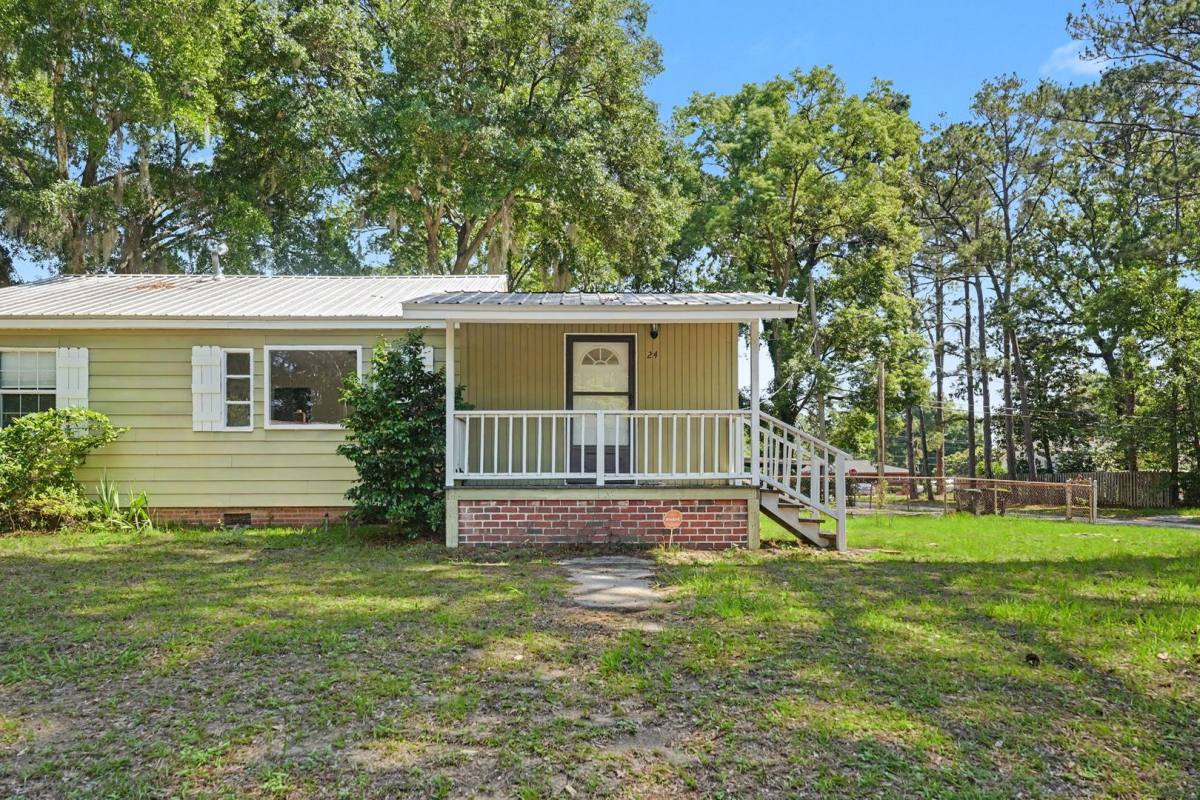 House for rent at 24 N Parkwood Dr, Savannah, GA 31404