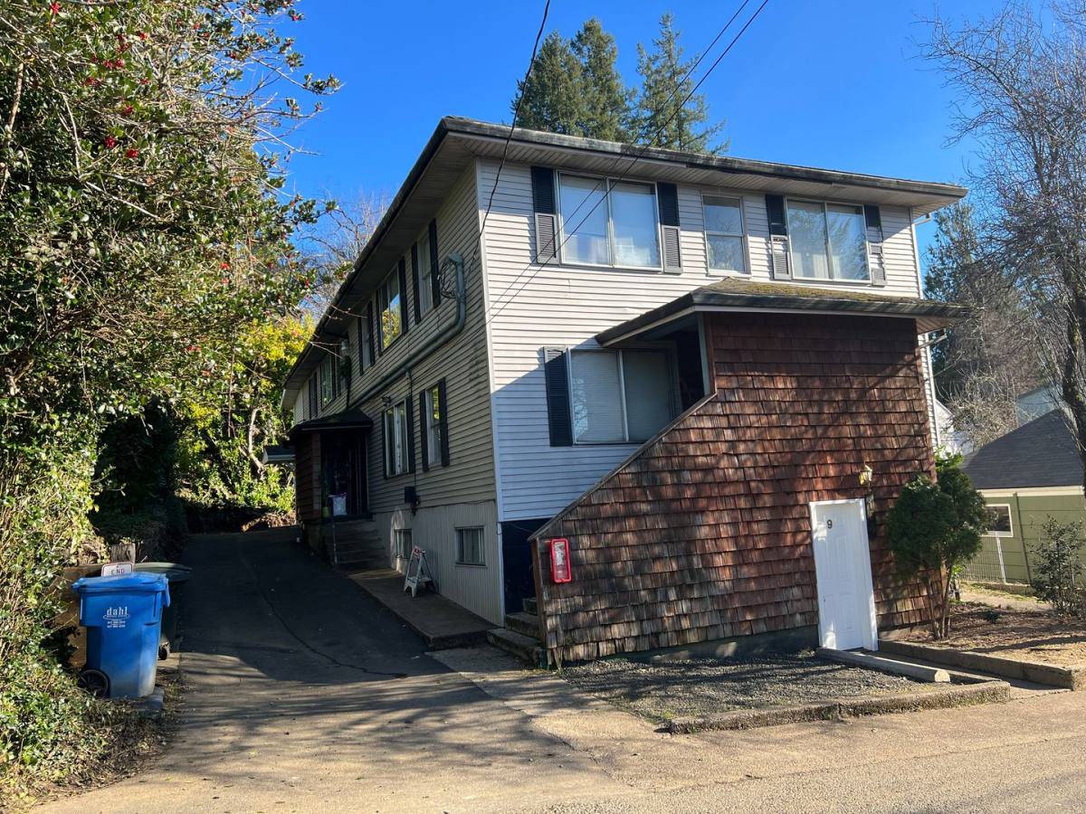 Apartment for rent at 164 NE Douglas St, Toledo, OR 97391