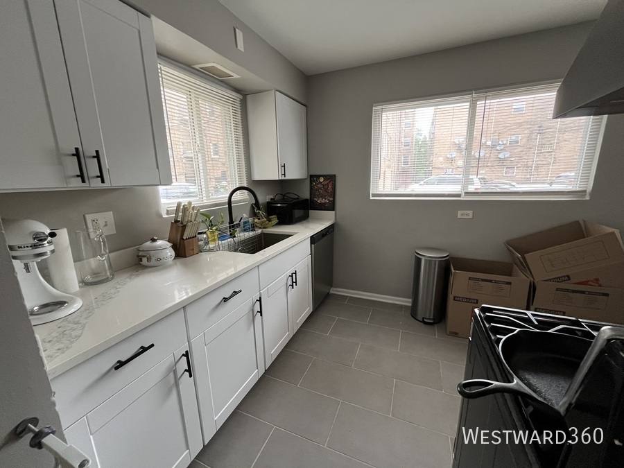Apartment for rent at 1624 W Touhy Ave #3A, Chicago, IL 60626