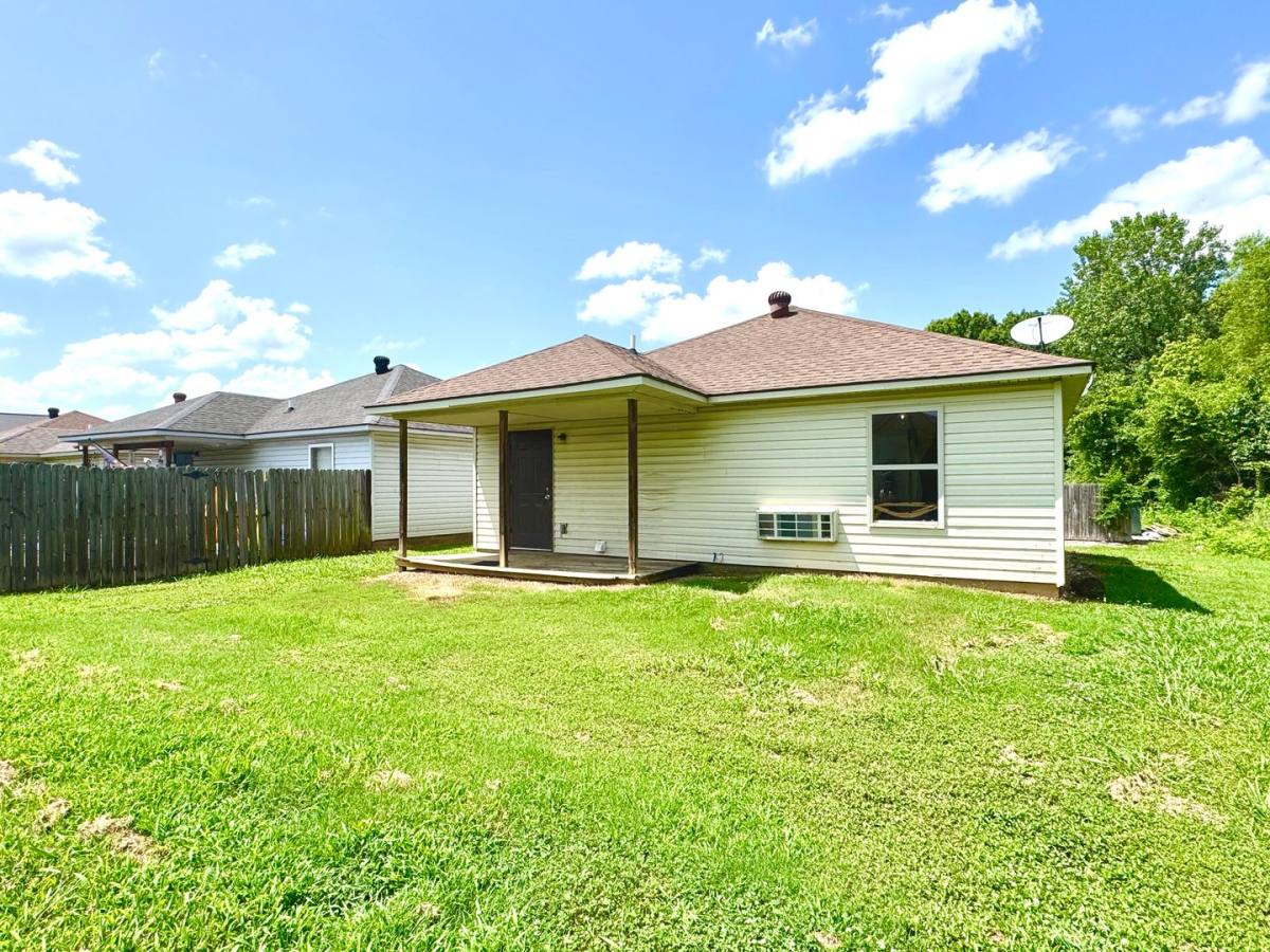 Townhouse for rent at 80 Gabriel Way, Sulphur Rock, AR 72579