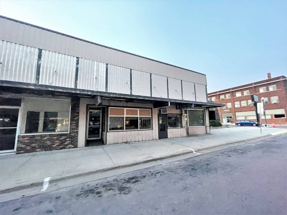 Apartment for rent at 112, 114, 116 120 E, Mitchell, SD 57301
