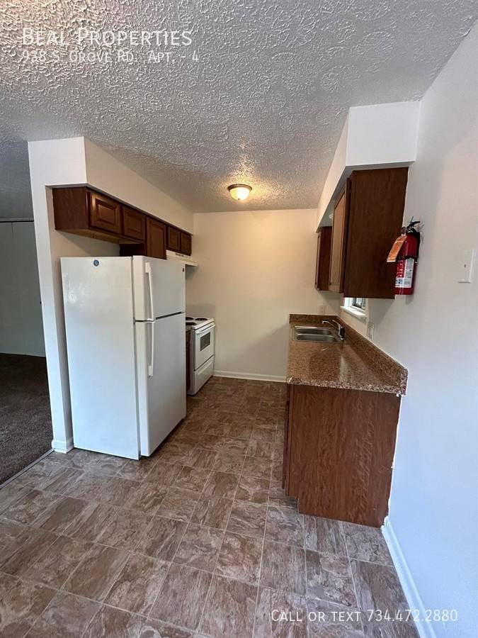 Apartment for rent at 938 S Grove Rd #4, Ypsilanti, MI 48198