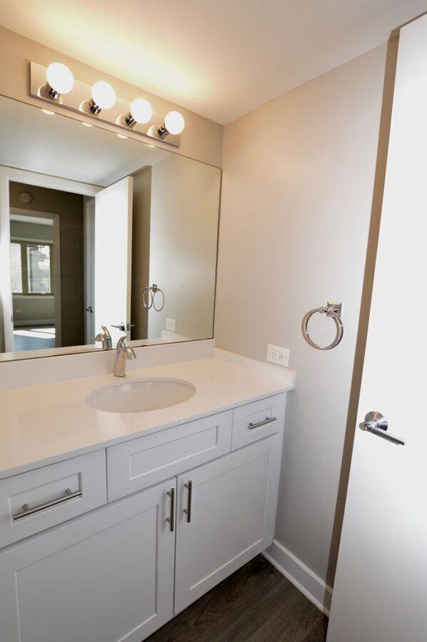 Apartment for rent at 5133 Washington St #4D, Downers Grove, IL 60515