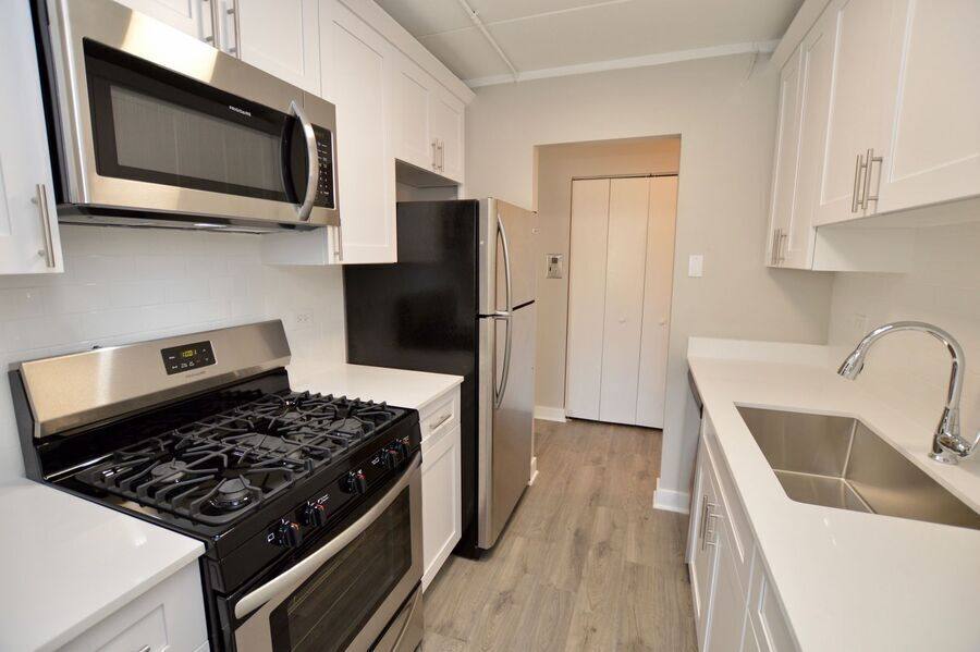 Apartment for rent at 5133 Washington St #4D, Downers Grove, IL 60515