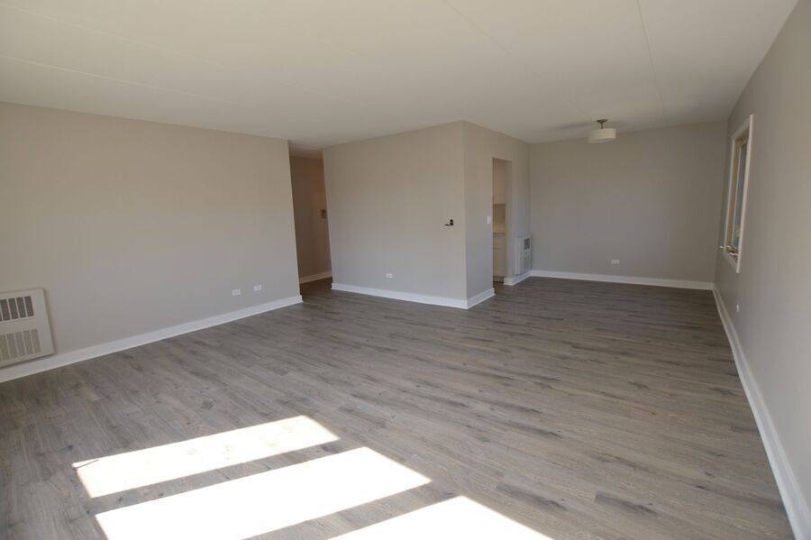 Apartment for rent at 5133 Washington St #4D, Downers Grove, IL 60515