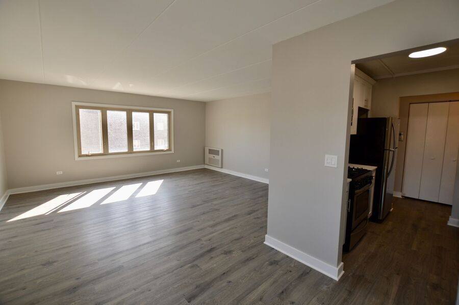 Apartment for rent at 5133 Washington St #4D, Downers Grove, IL 60515