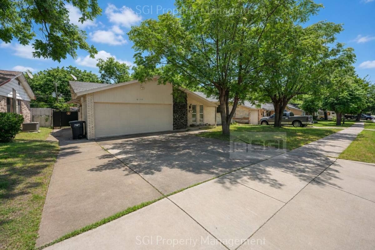 House for rent at 4709 Fair Park Blvd, Fort Worth, TX 76115