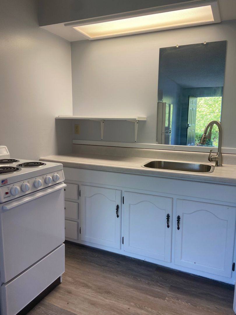 Apartment for rent at 10000 Historic Highway 165, Hollister, MO 65672