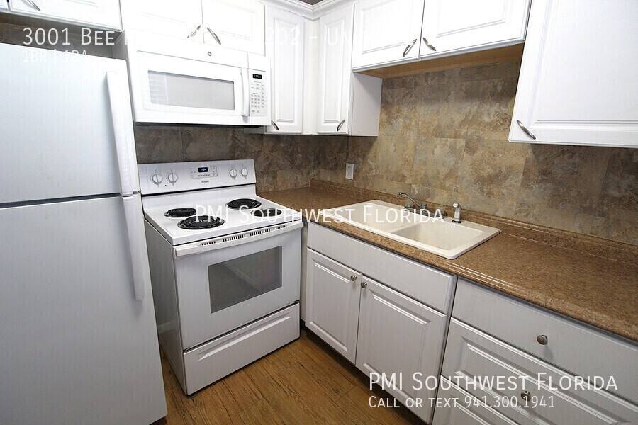 Apartment for rent at 3001 Bee Ridge Rd #202, Sarasota, FL 34239