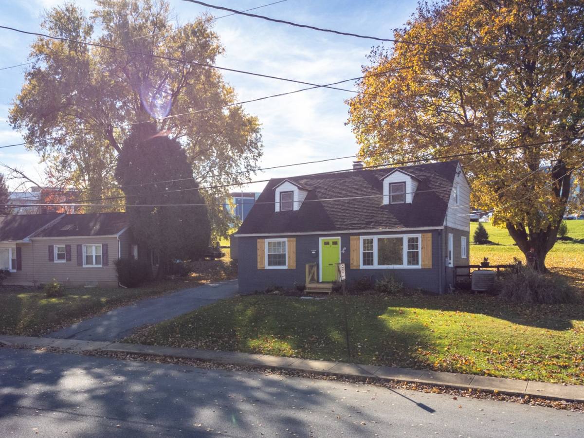 House for rent at 7 Circle Rd, Millersville, PA 17551