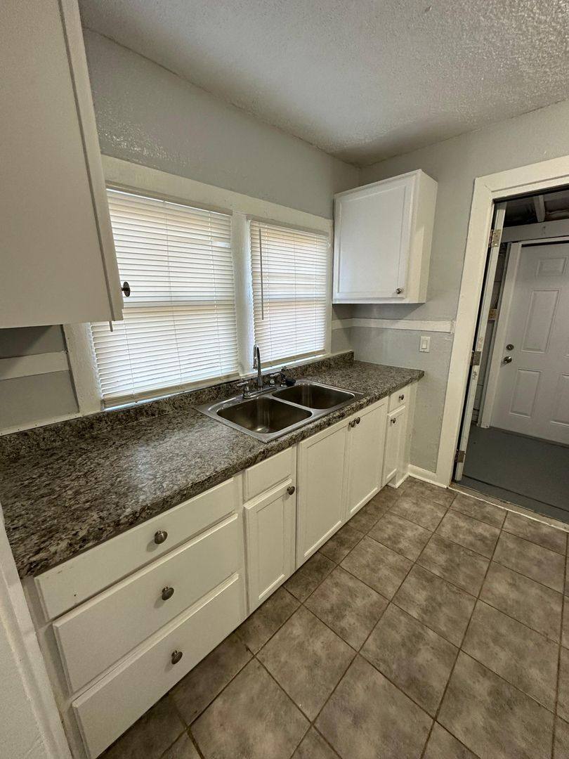 House for rent at 1359 W 20th St, Jacksonville, FL 32209