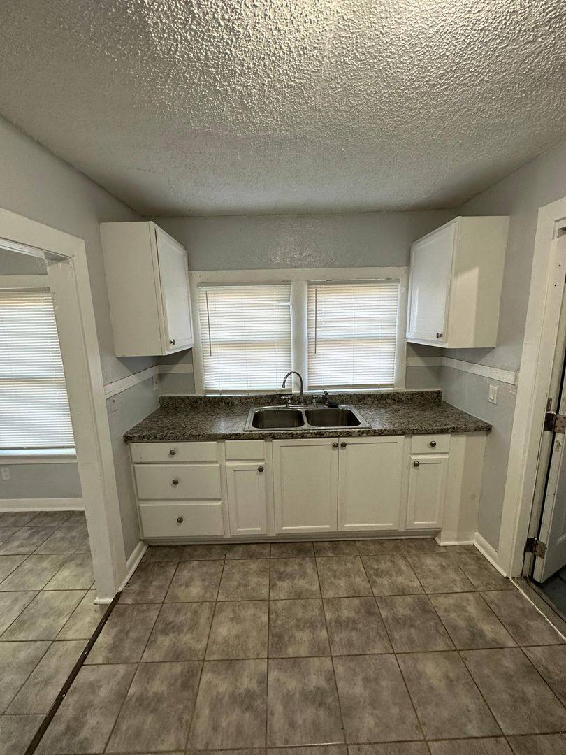 House for rent at 1359 W 20th St, Jacksonville, FL 32209