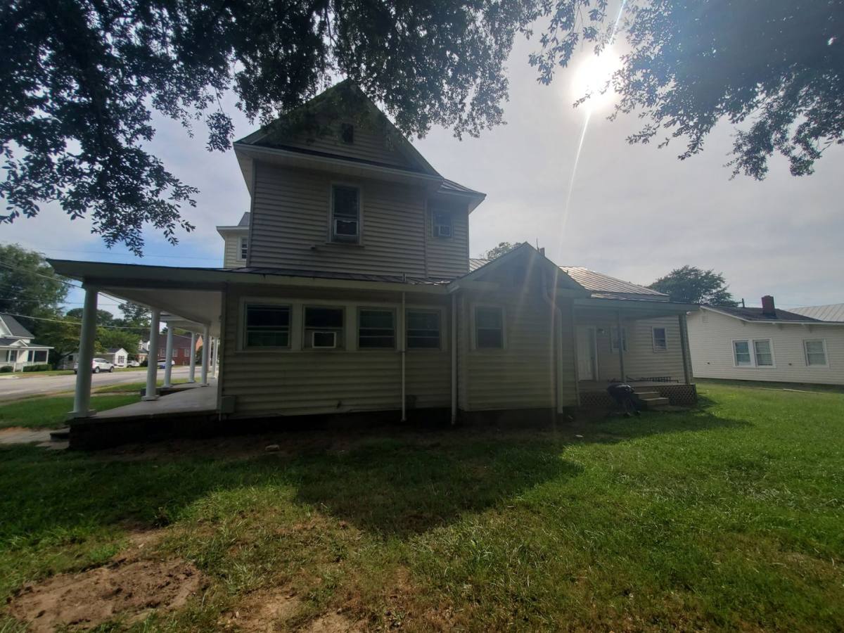 Apartment for rent at 510 S Magnolia Ave, Dunn, NC 28334