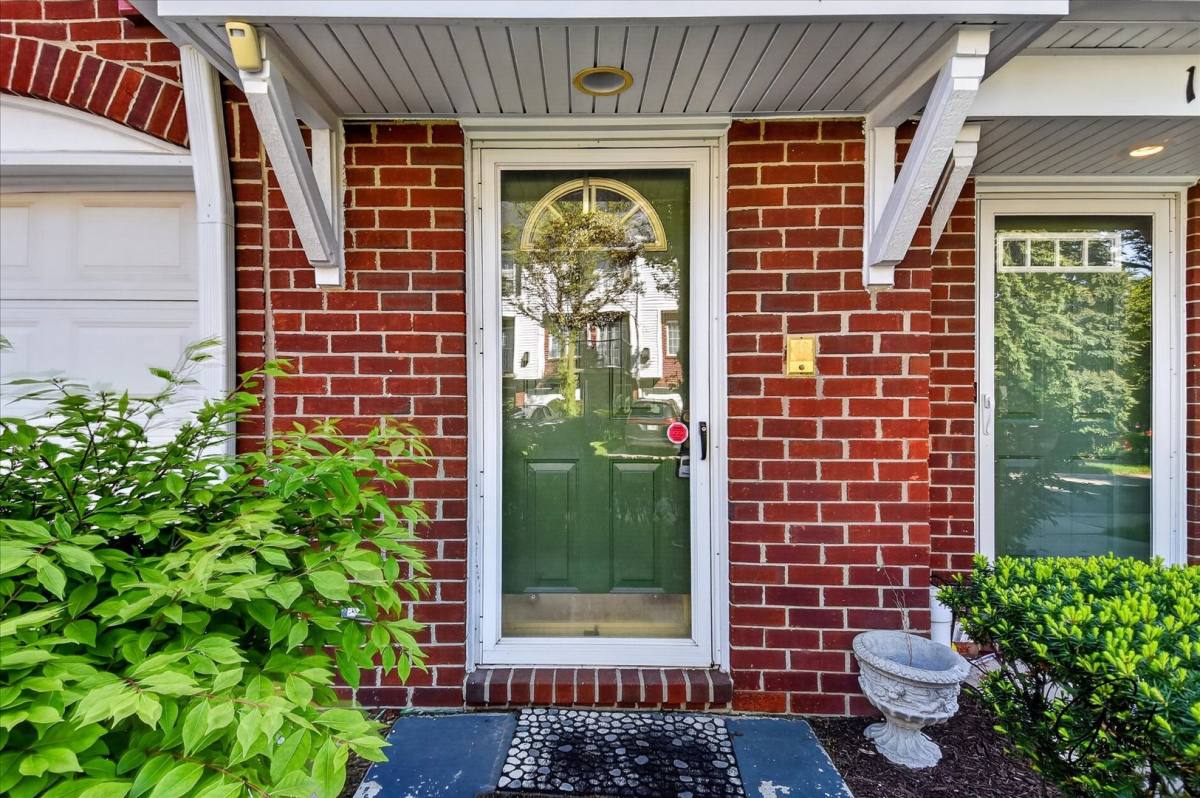 House for rent at 1348 Village Dr, Detroit, MI 48207