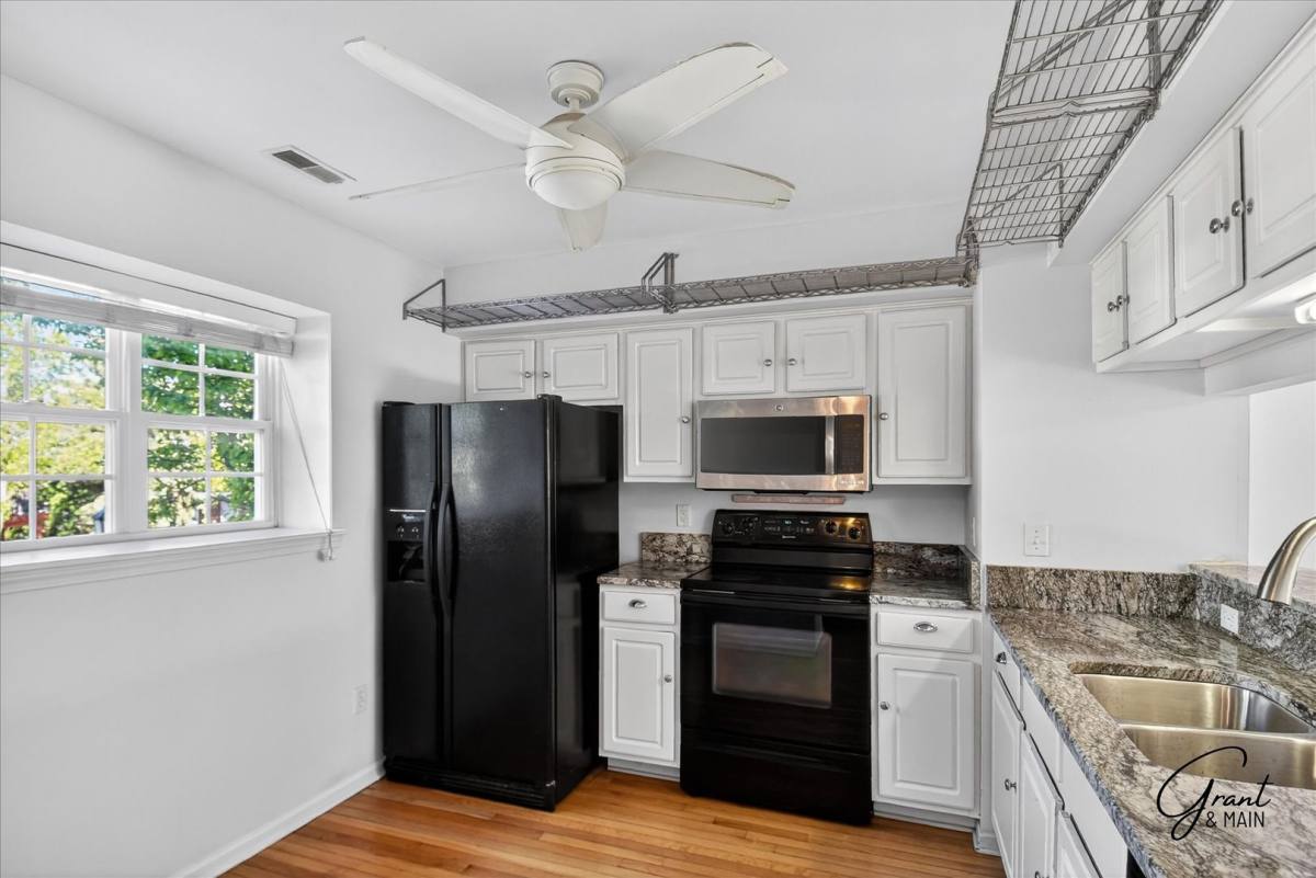 House for rent at 1348 Village Dr, Detroit, MI 48207