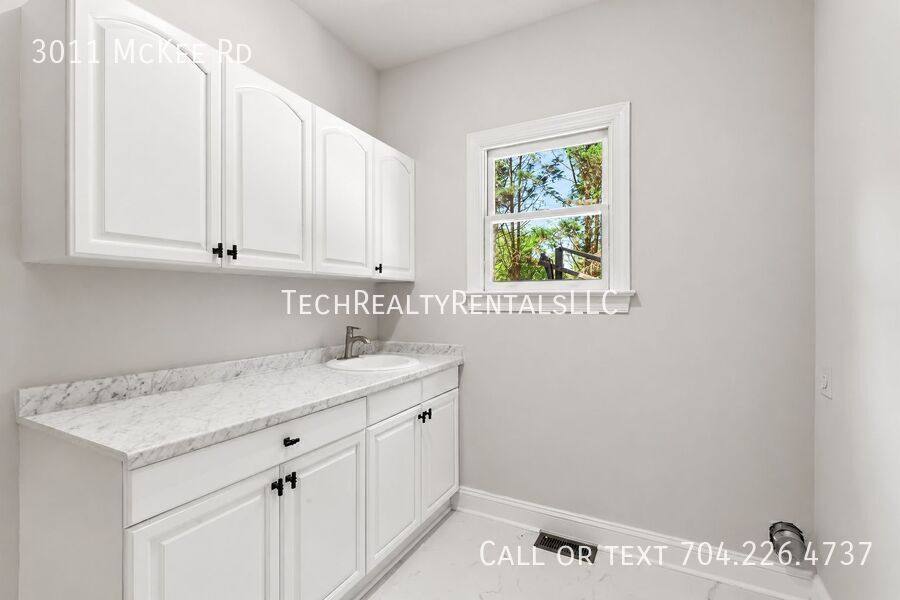 House for rent at 3011 McKee Rd, Charlotte, NC 28270