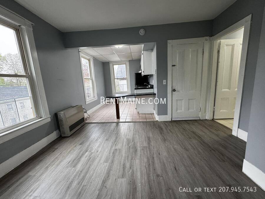 Apartment for rent at 38 Oak St #3, Augusta, ME 04330