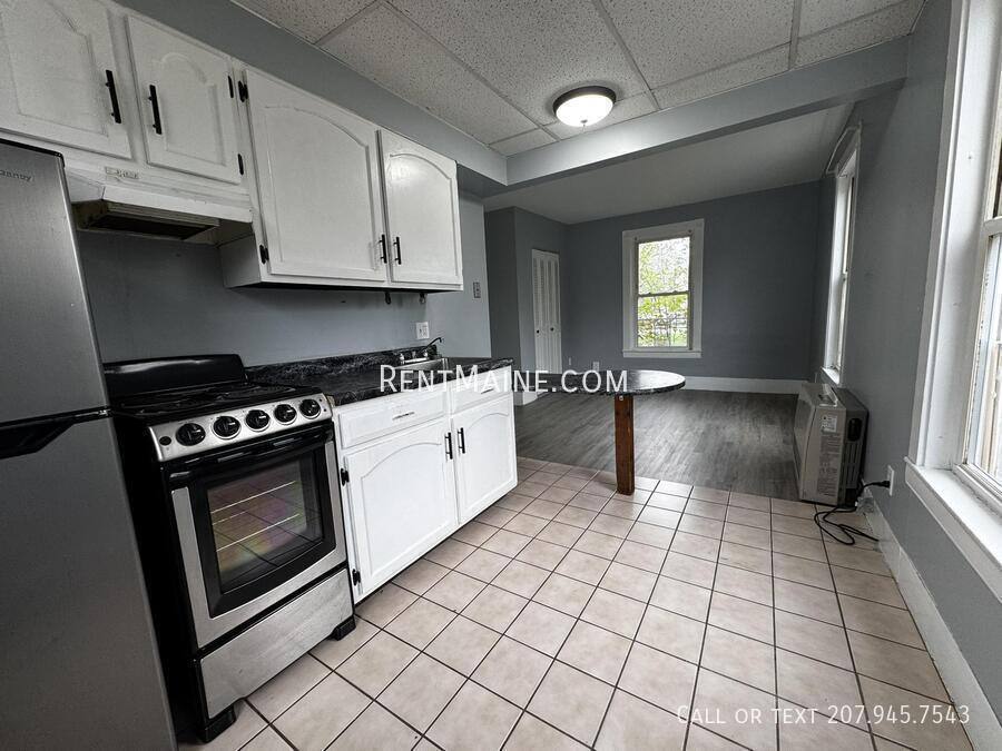 Apartment for rent at 38 Oak St #3, Augusta, ME 04330