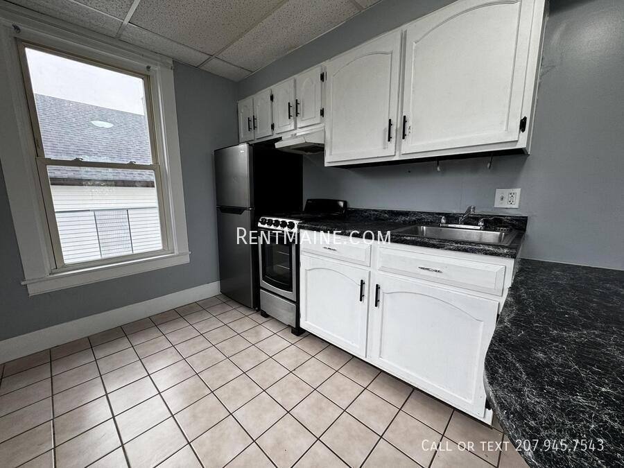 Apartment for rent at 38 Oak St #3, Augusta, ME 04330