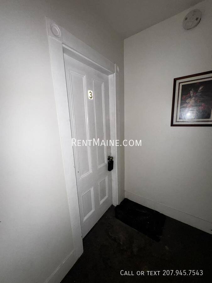 Apartment for rent at 38 Oak St #3, Augusta, ME 04330