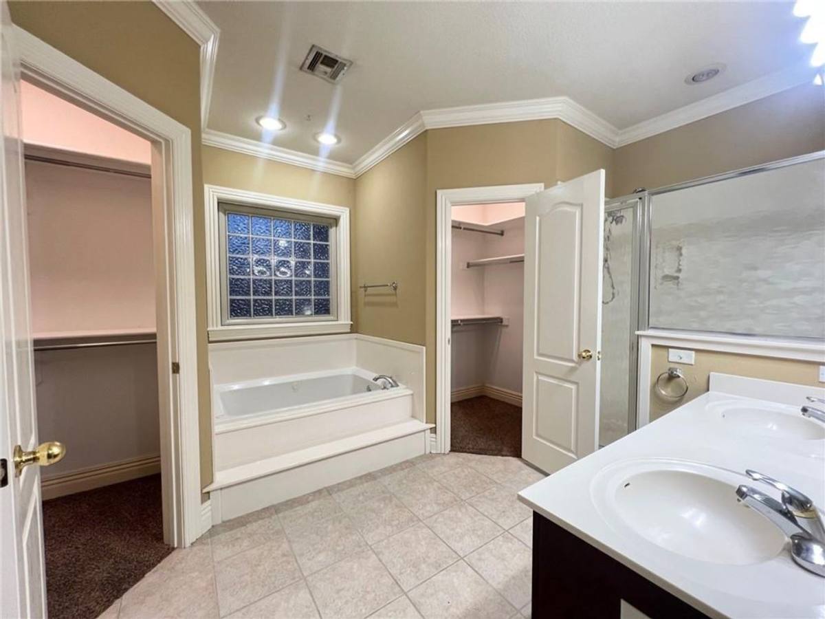 House for rent at 6517 N Tall Oaks Loop, Springdale, AR 72762