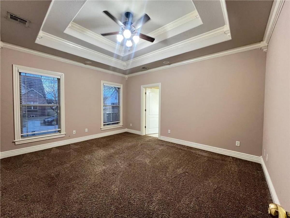 House for rent at 6517 N Tall Oaks Loop, Springdale, AR 72762