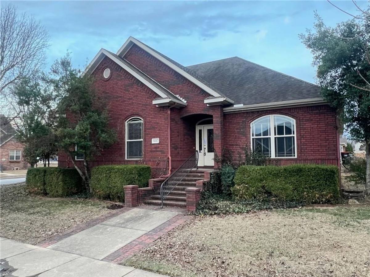 House for rent at 6517 N Tall Oaks Loop, Springdale, AR 72762