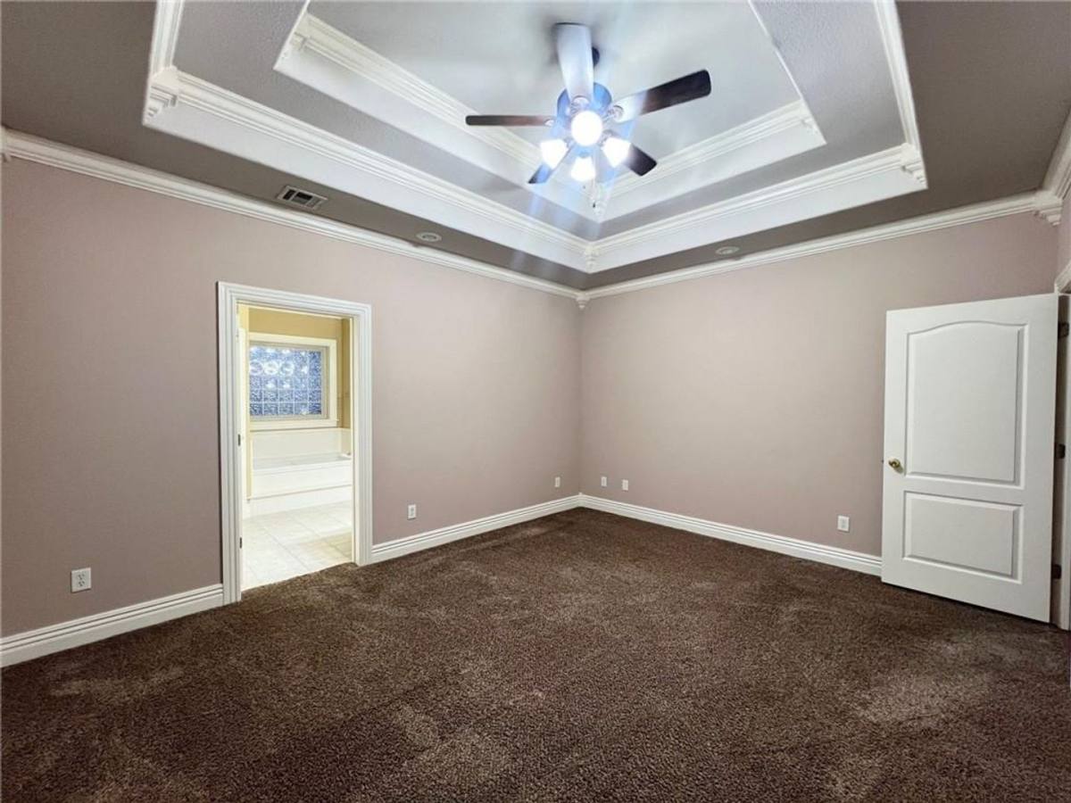 House for rent at 6517 N Tall Oaks Loop, Springdale, AR 72762