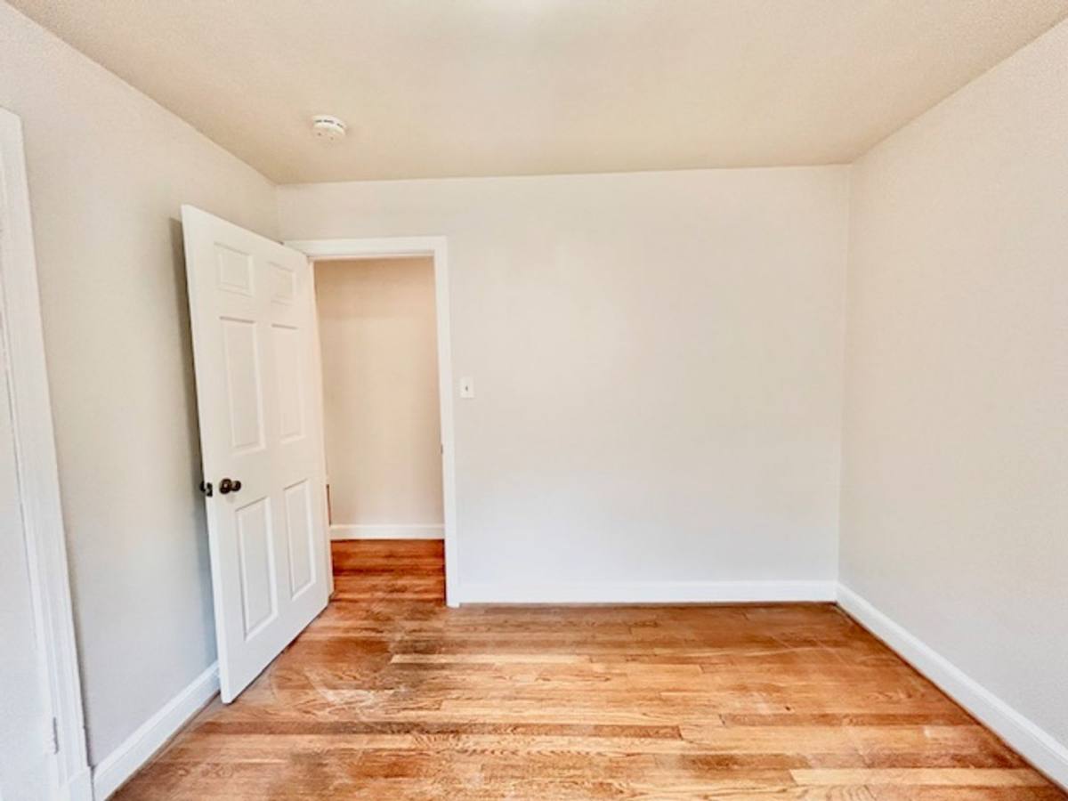 Apartment for rent at 4534 Avondale St, Bethesda, MD 20814