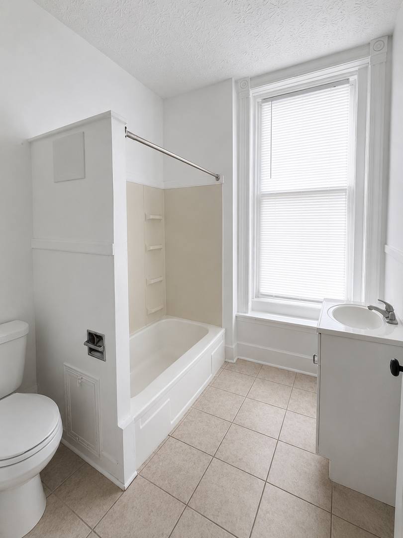 Apartment for rent at 1338 College St, Bowling Green, KY 42101