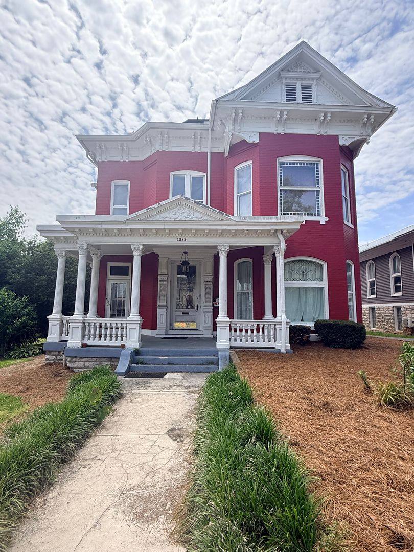 Apartment for rent at 1338 College St, Bowling Green, KY 42101