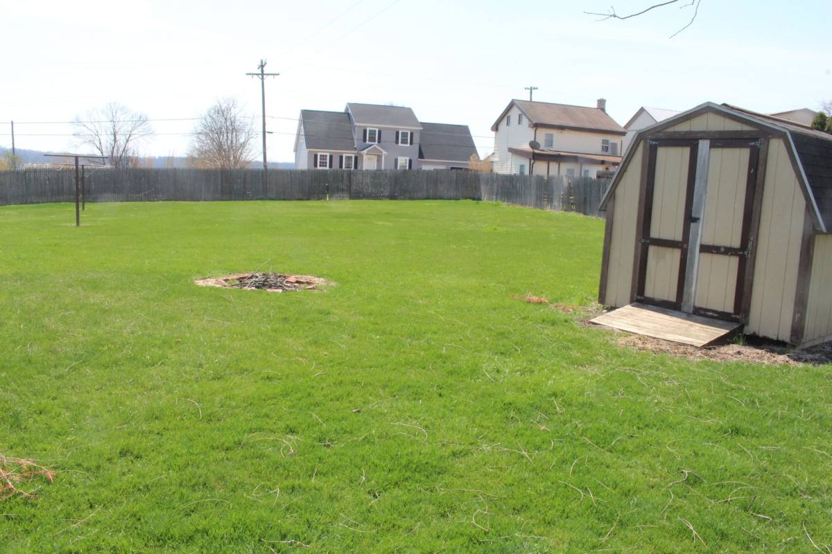 House for rent at 472 Kralltown Rd, Wellsville, PA 17365