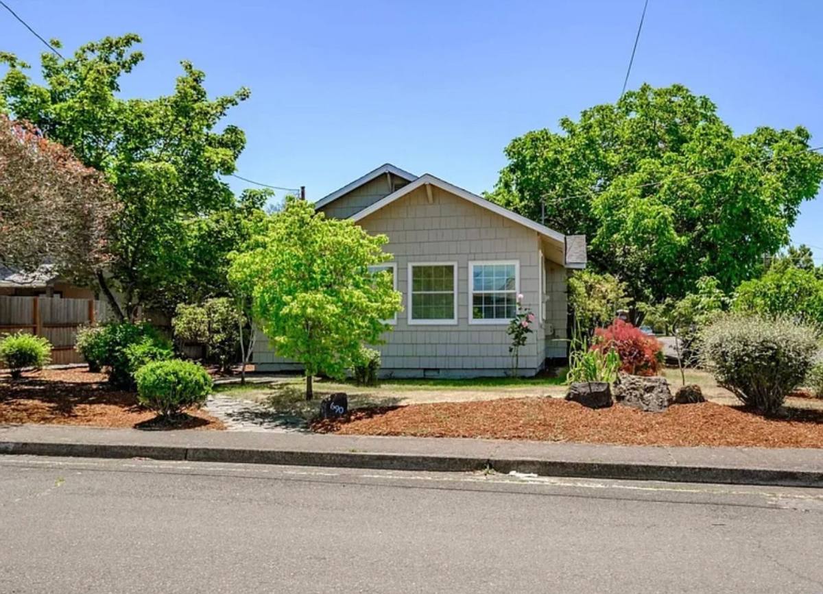 House for rent at 690 W Morton St, Lebanon, OR 97355